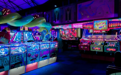 赛场窗口实时直播画面，显示足球比赛精彩瞬间